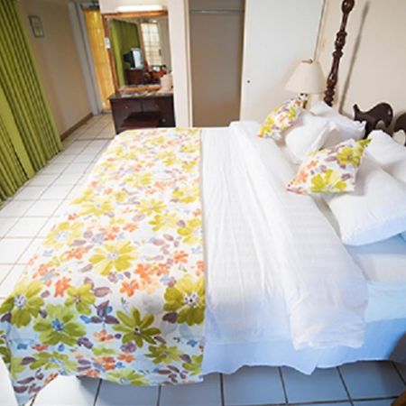 Treasure Beach Hotel Екстер'єр фото