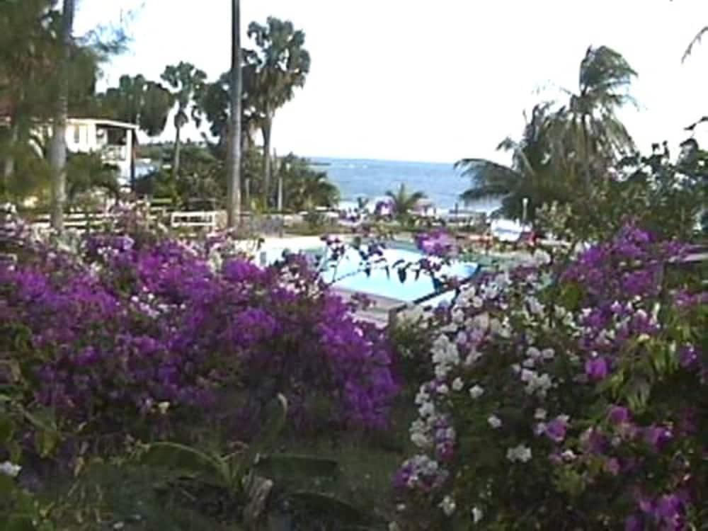 Treasure Beach Hotel Екстер'єр фото